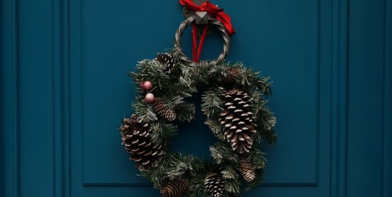 Season Calendar - green and brown christmas wreath